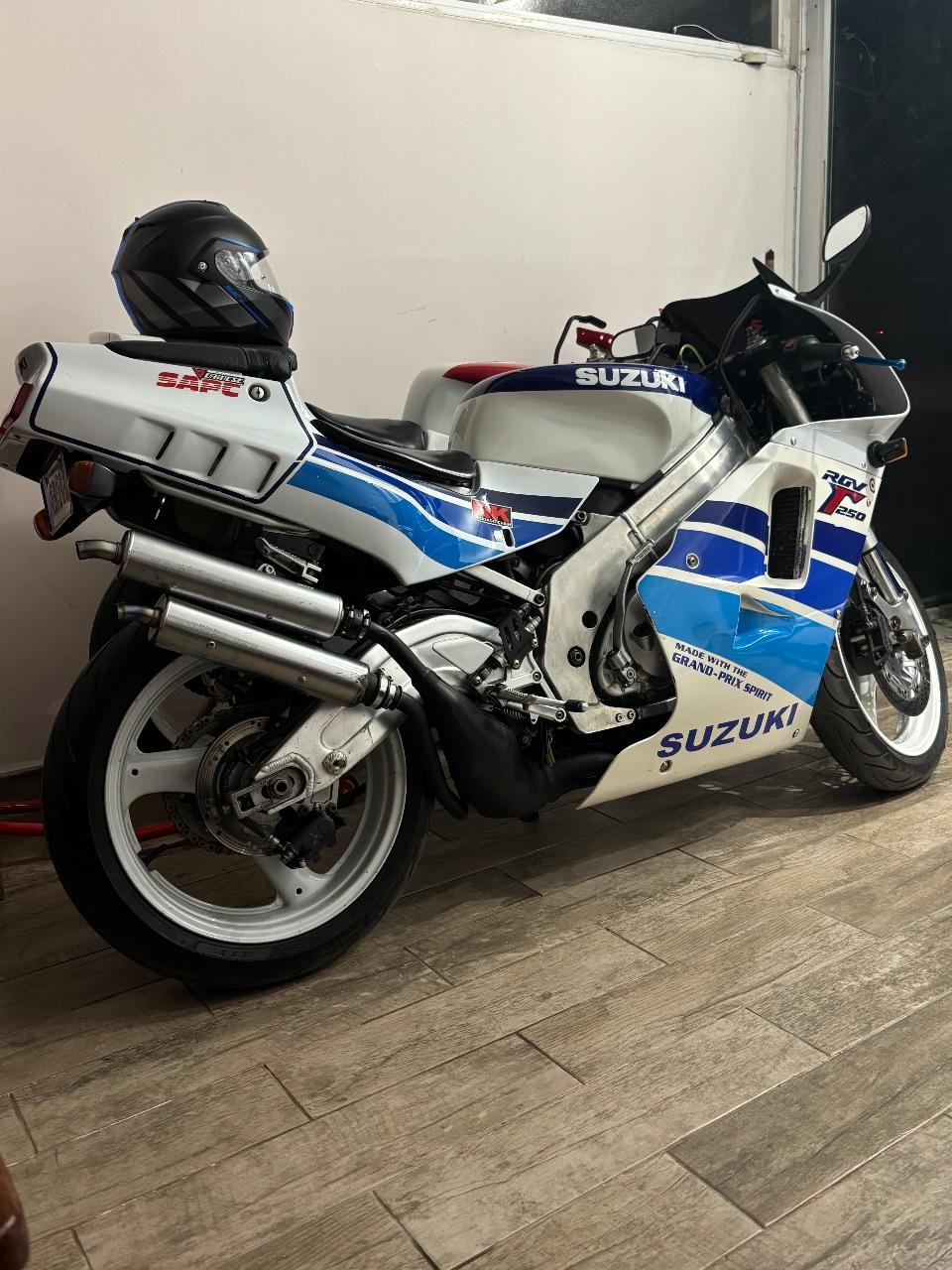 Suzuki RGV250 LM 1994